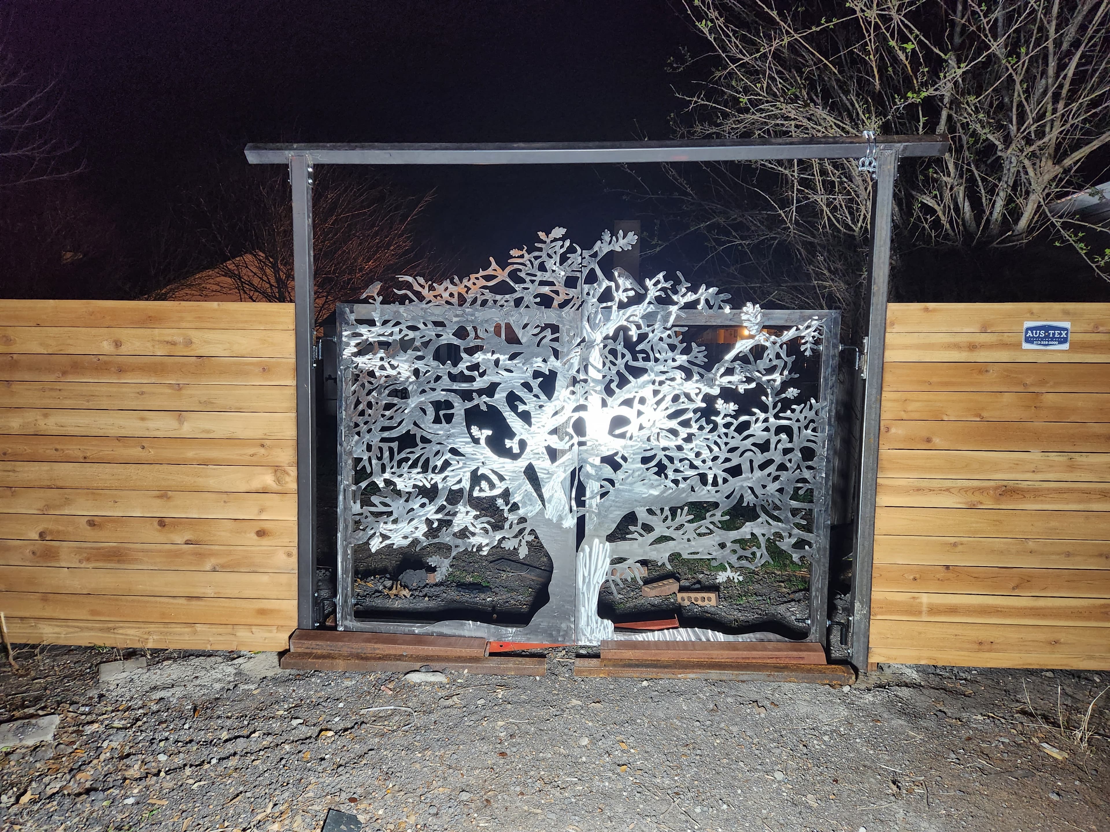 Custom gate and property feature photo 001