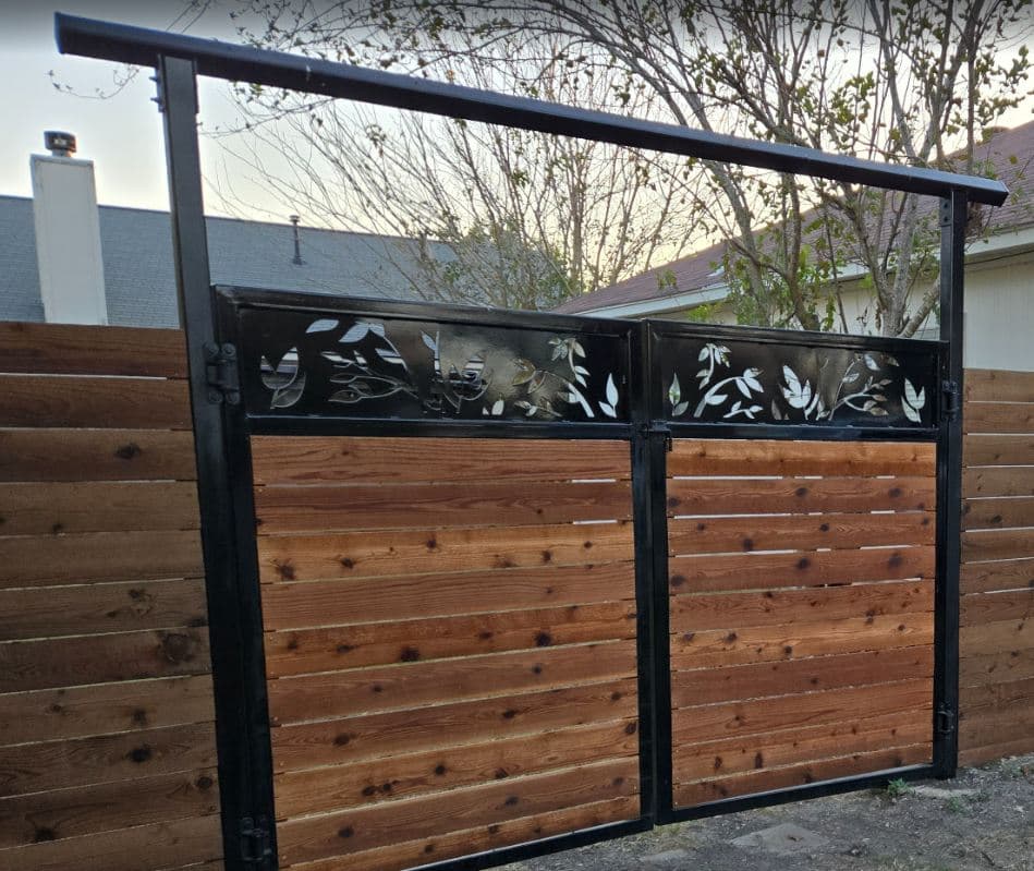 Custom gate and property feature photo 003
